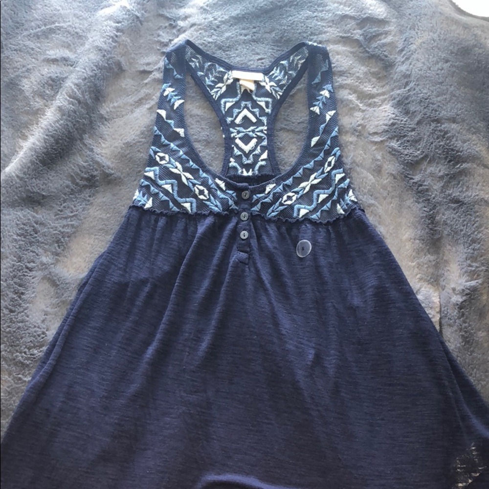 blue tank top